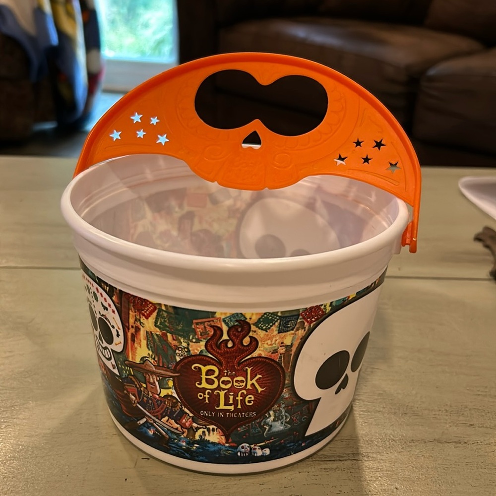 2014 McDonald’s Halloween bucket